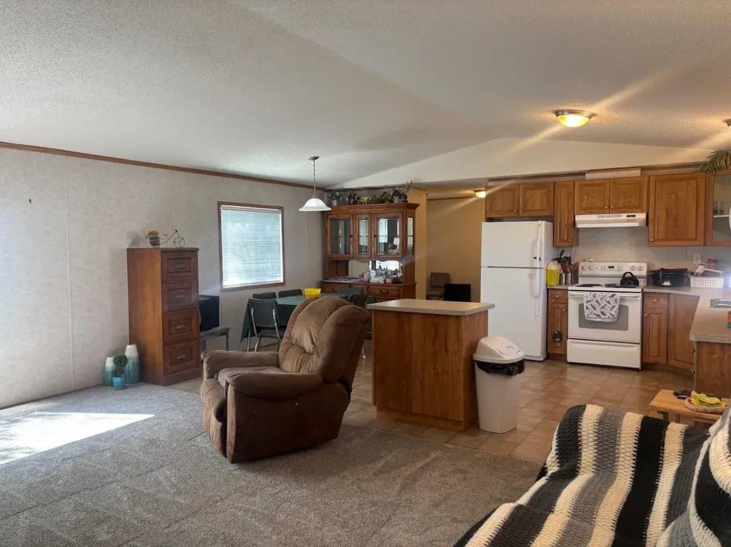 266 N 2 Street W Magrath AB T0K 1J0
