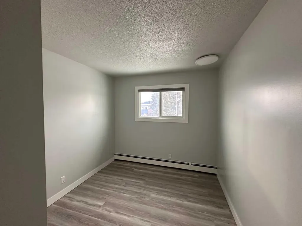 4518 47 A Avenue Sylvan Lake AB T4N1N8