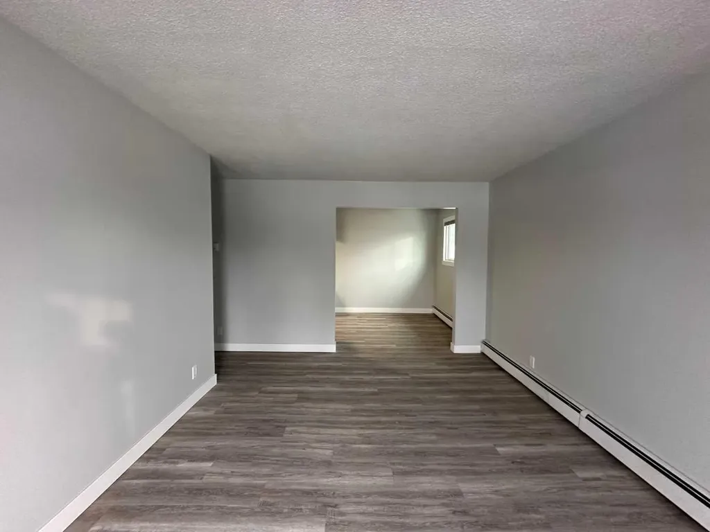 4518 47 A Avenue Sylvan Lake AB T4N1N8