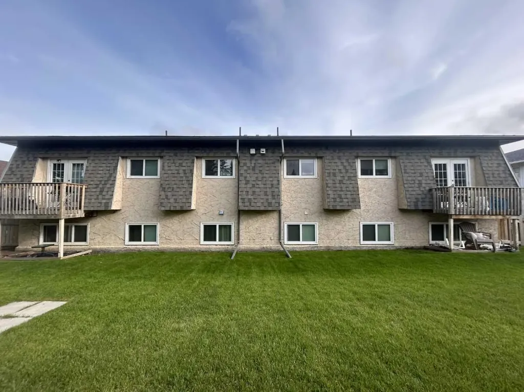 4518 47 A Avenue Sylvan Lake AB T4N1N8