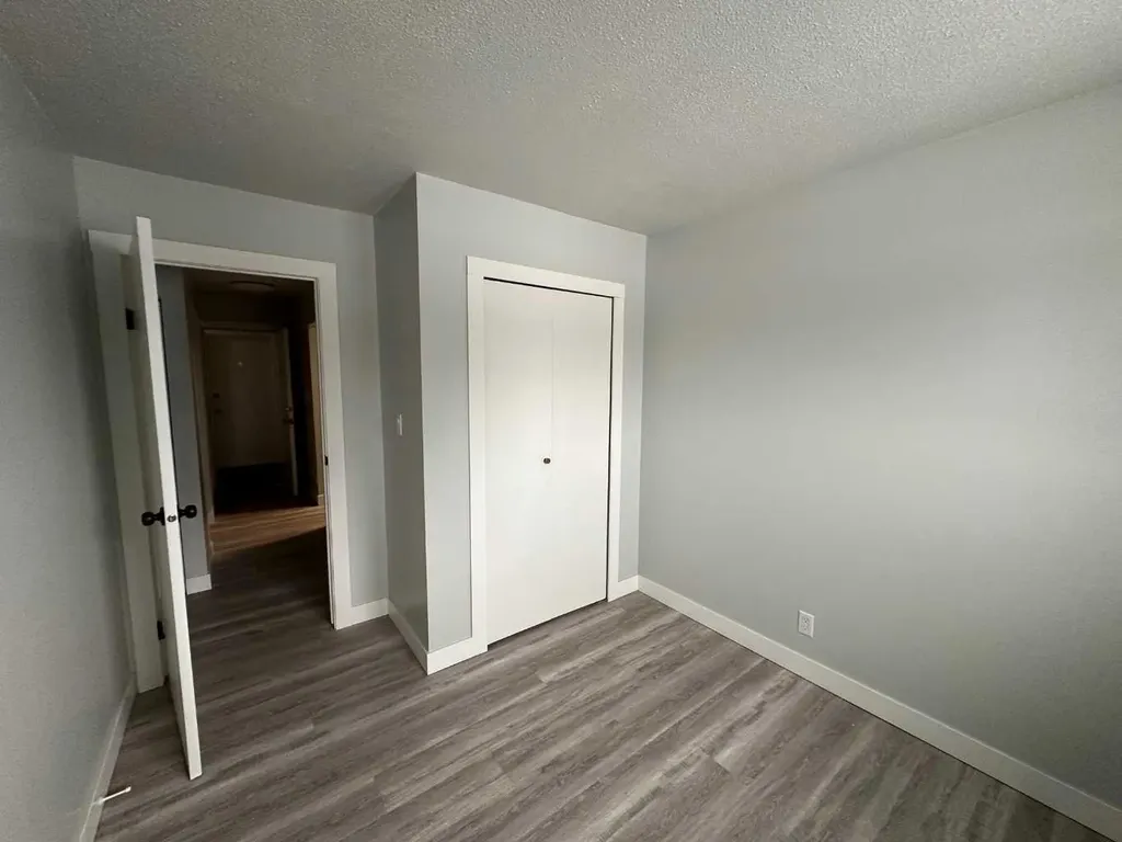4518 47 A Avenue Sylvan Lake AB T4N1N8