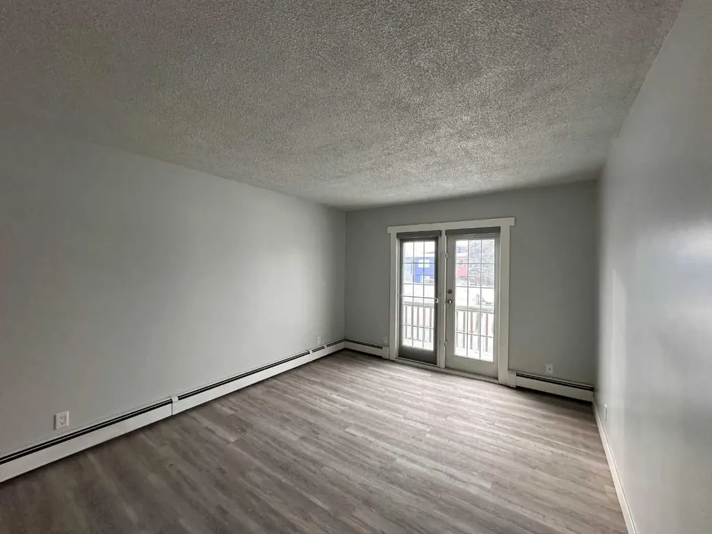 4518 47 A Avenue Sylvan Lake AB T4N1N8