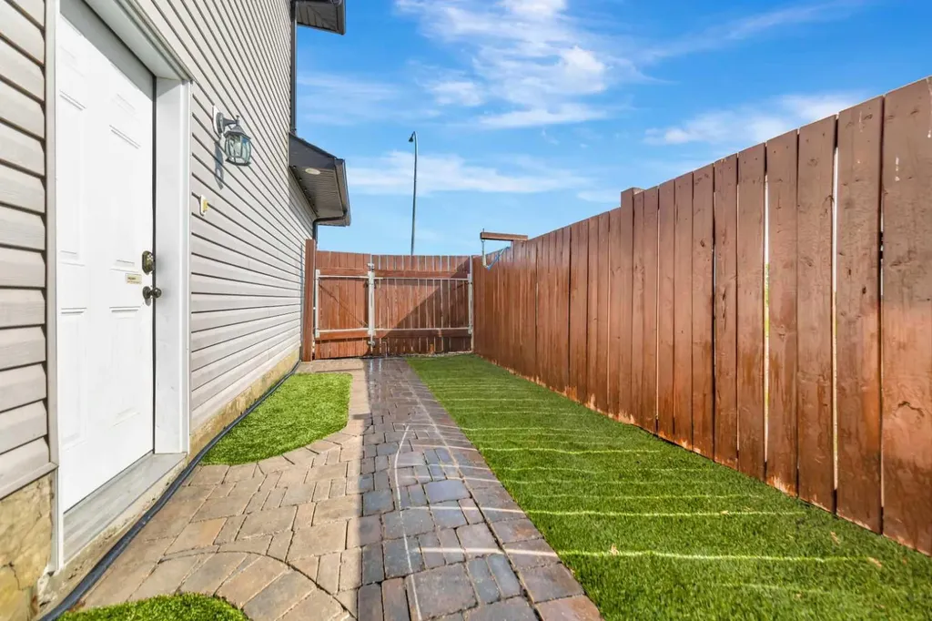 4519 24 Street Lloydminster AB S9V 0Z5