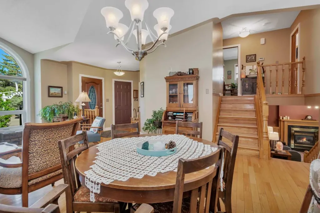 19 Donnelly Crescent Red Deer AB T4R 2K4