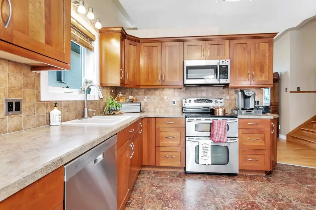 19 Donnelly Crescent Red Deer AB T4R 2K4