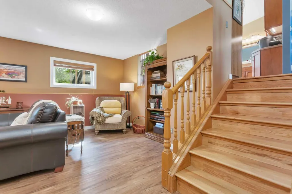 19 Donnelly Crescent Red Deer AB T4R 2K4