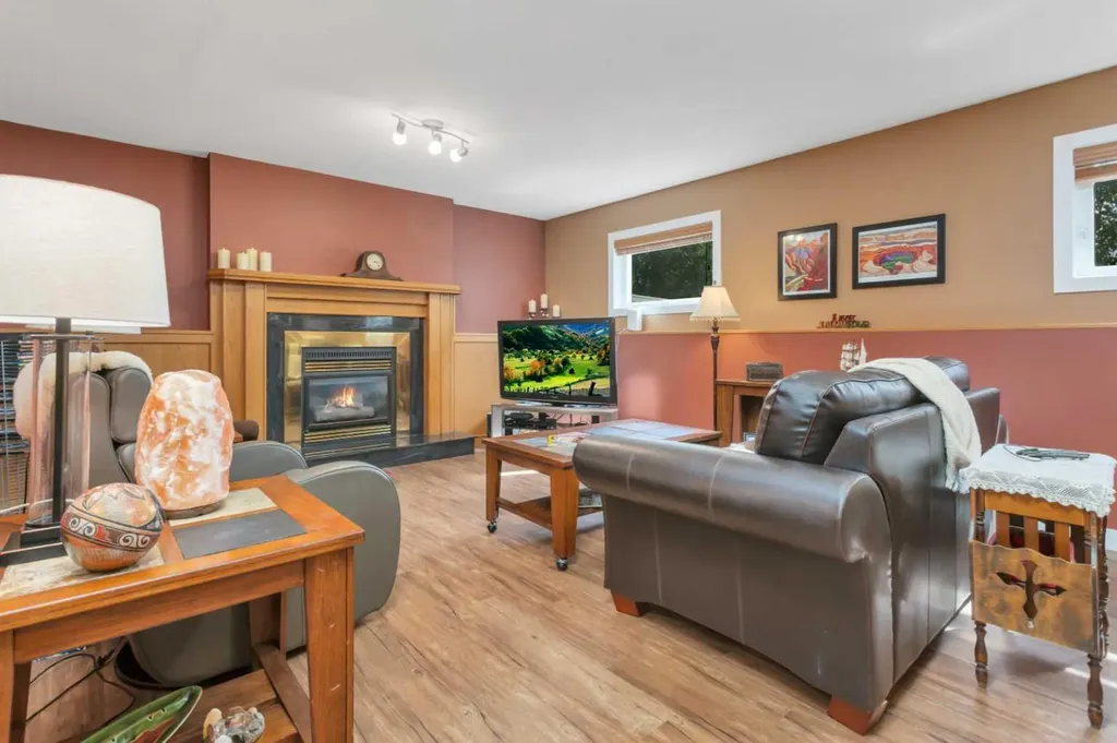 19 Donnelly Crescent Red Deer AB T4R 2K4