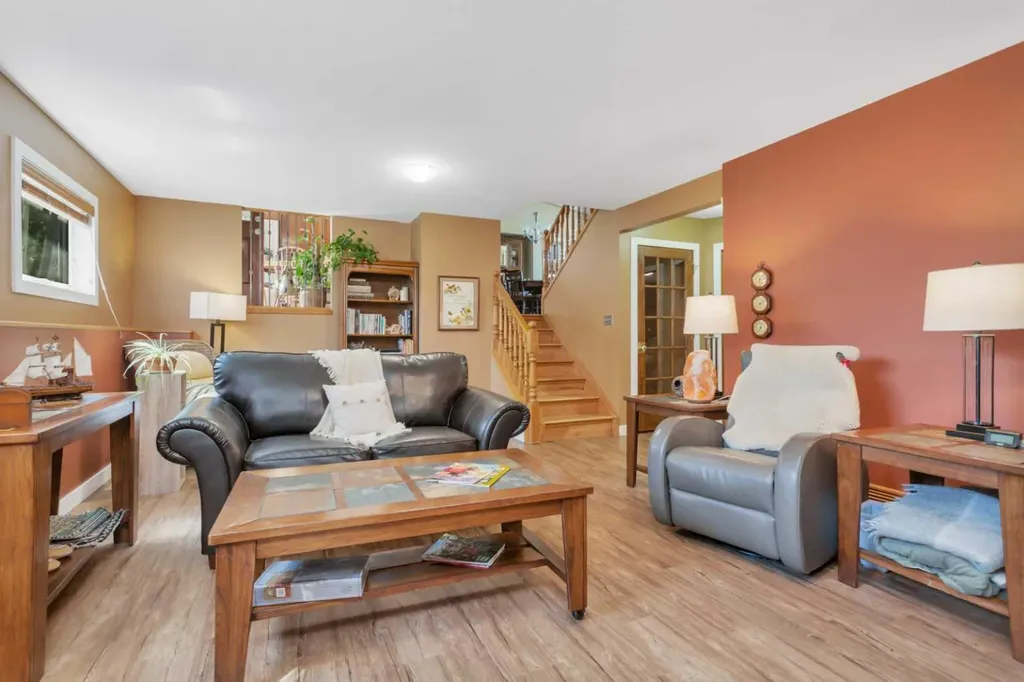 19 Donnelly Crescent Red Deer AB T4R 2K4