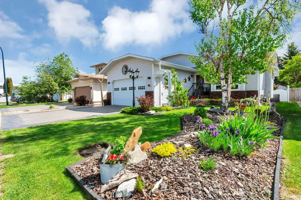 19 Donnelly Crescent Red Deer AB T4R 2K4
