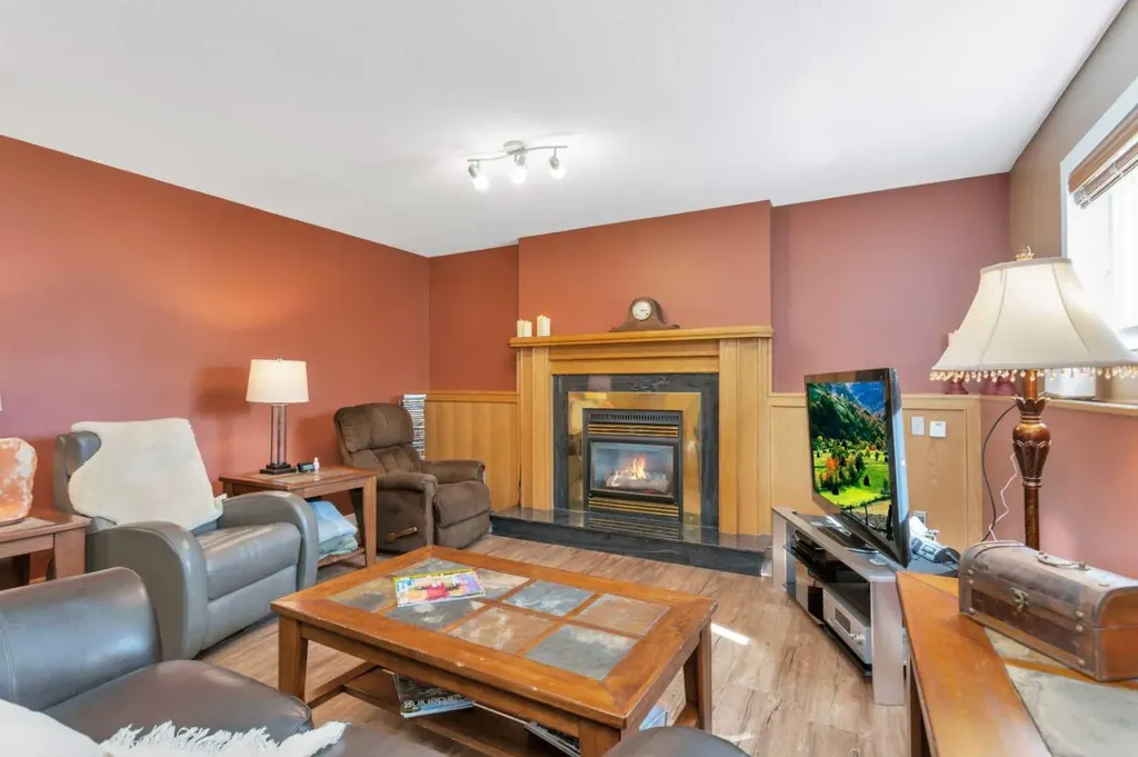 19 Donnelly Crescent Red Deer AB T4R 2K4
