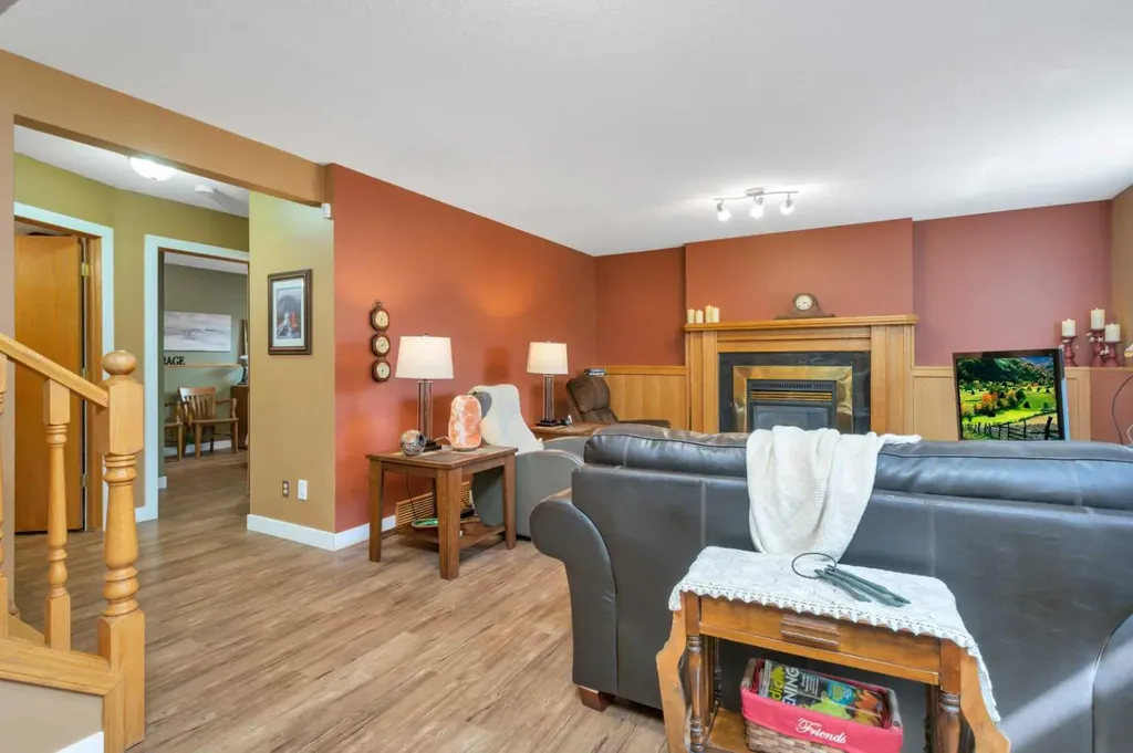 19 Donnelly Crescent Red Deer AB T4R 2K4