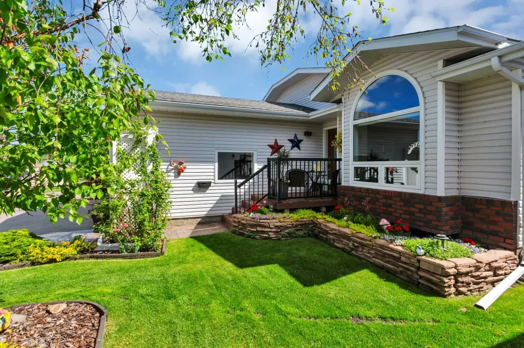19 Donnelly Crescent Red Deer AB T4R 2K4