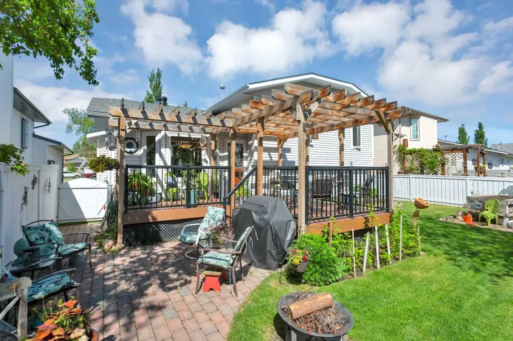 19 Donnelly Crescent Red Deer AB T4R 2K4
