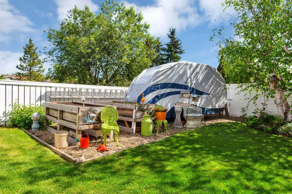 19 Donnelly Crescent Red Deer AB T4R 2K4