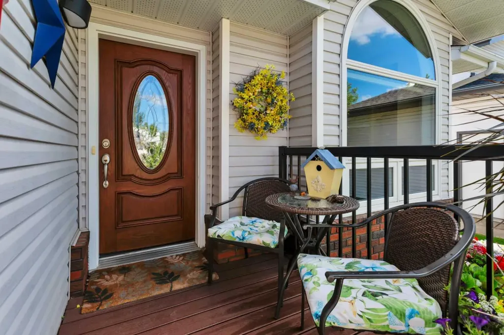19 Donnelly Crescent Red Deer AB T4R 2K4