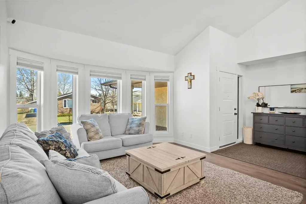 6005 Ash Street Olds AB T4H 1K8