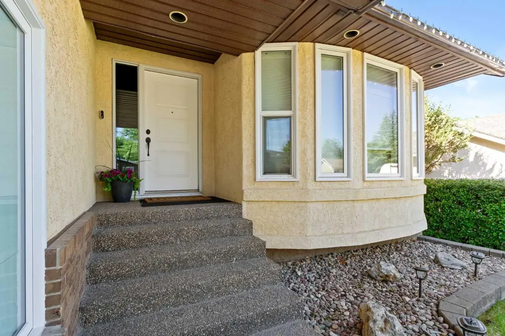 6005 Ash Street Olds AB T4H 1K8