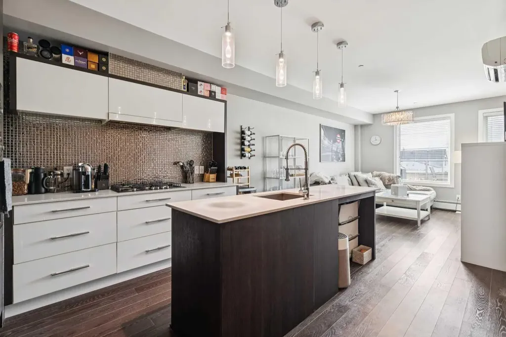 119 19 Street NW Calgary AB T2N2S7