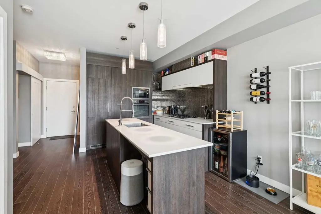 119 19 Street NW Calgary AB T2N2S7