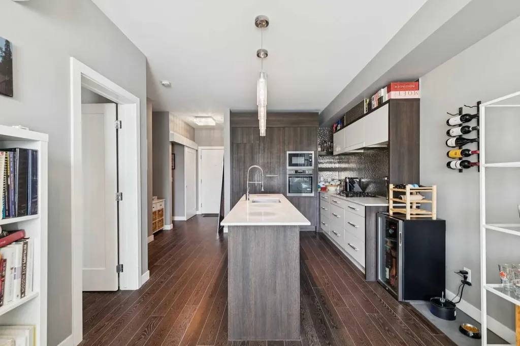 119 19 Street NW Calgary AB T2N2S7