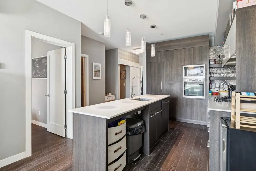 119 19 Street NW Calgary AB T2N2S7