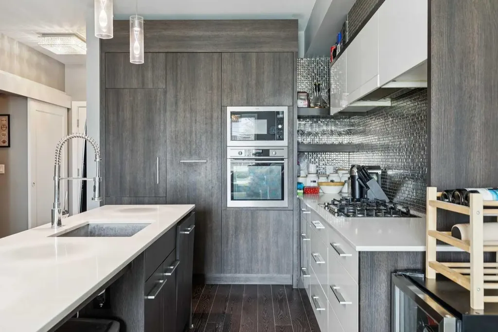 119 19 Street NW Calgary AB T2N2S7