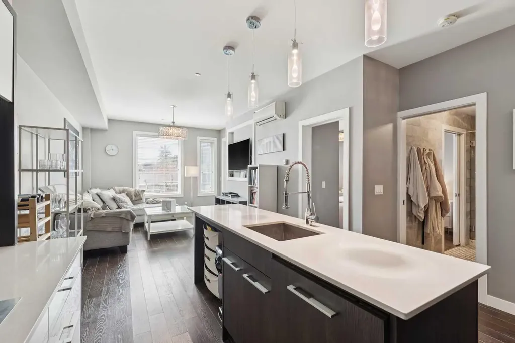 119 19 Street NW Calgary AB T2N2S7