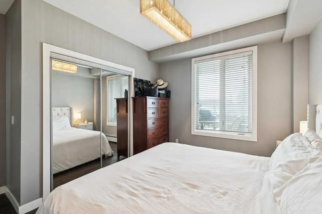 119 19 Street NW Calgary AB T2N2S7