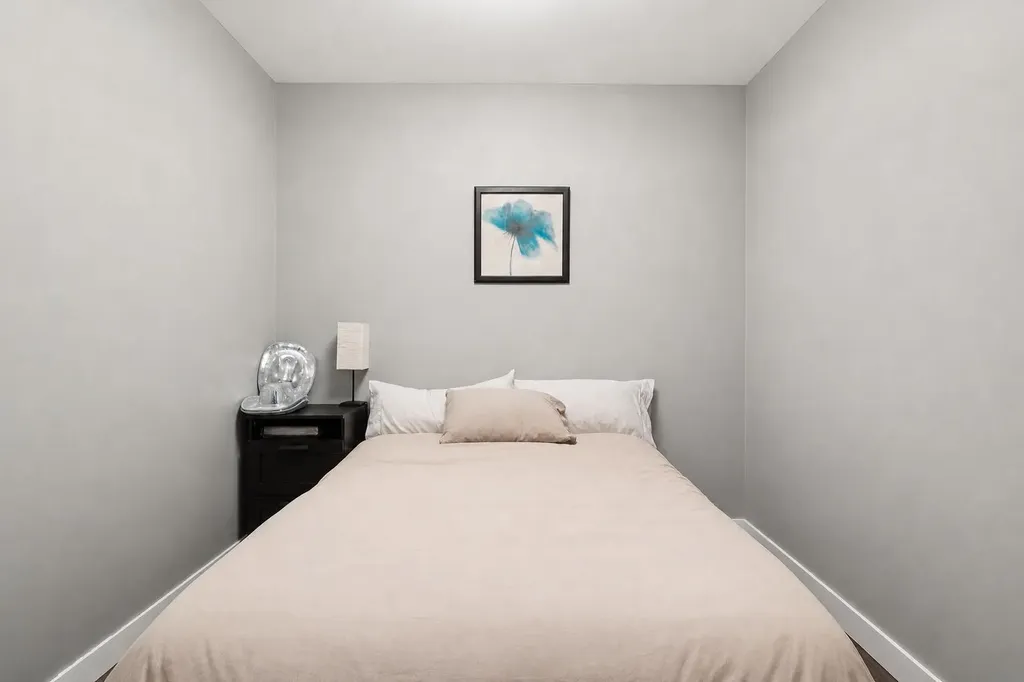 119 19 Street NW Calgary AB T2N2S7