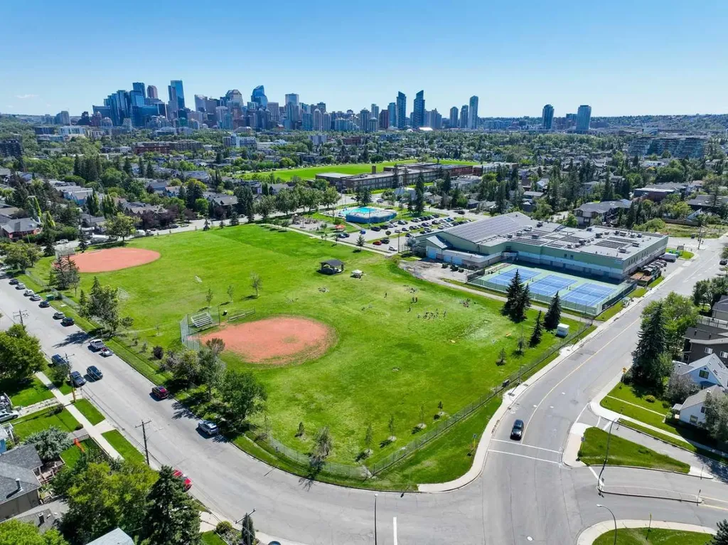 119 19 Street NW Calgary AB T2N2S7