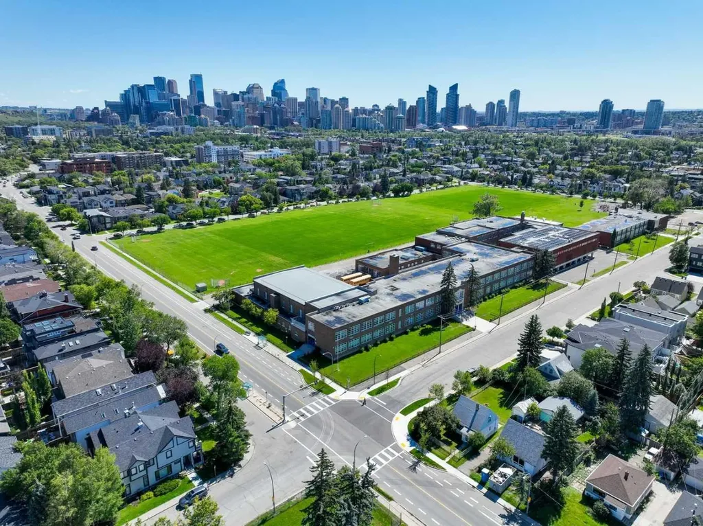 119 19 Street NW Calgary AB T2N2S7