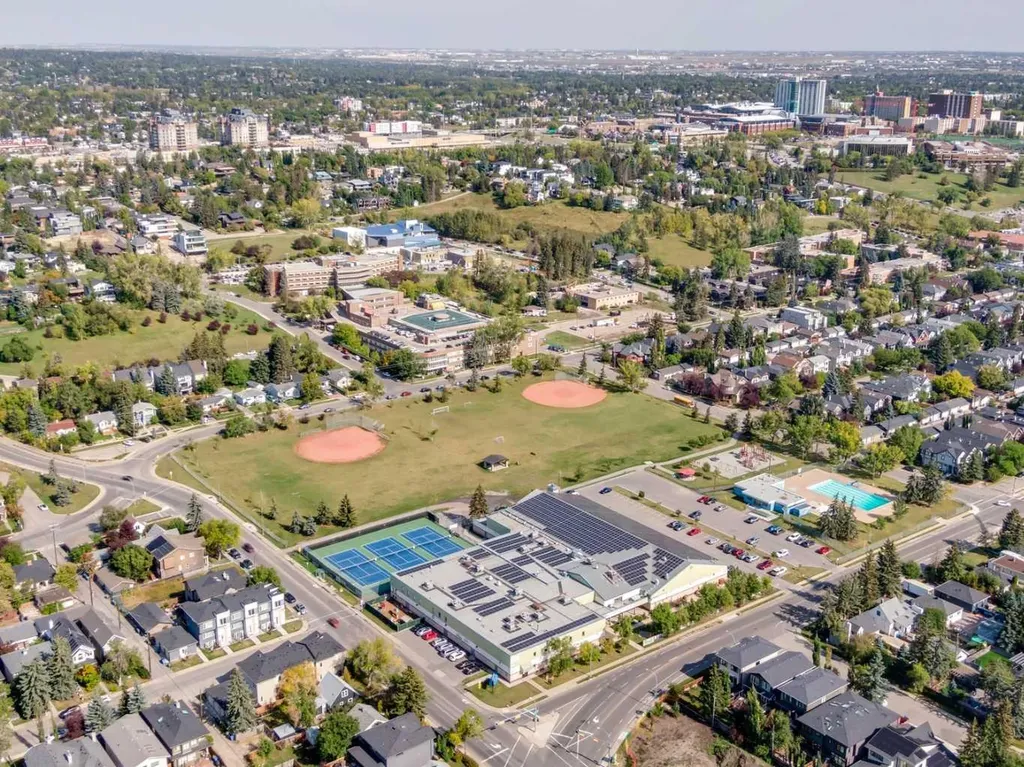 119 19 Street NW Calgary AB T2N2S7