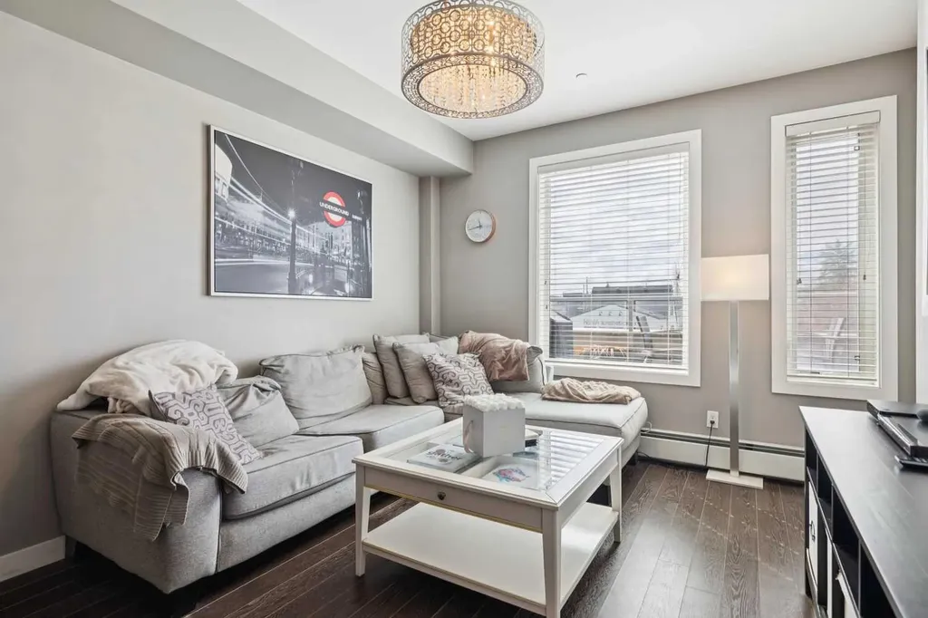 119 19 Street NW Calgary AB T2N2S7