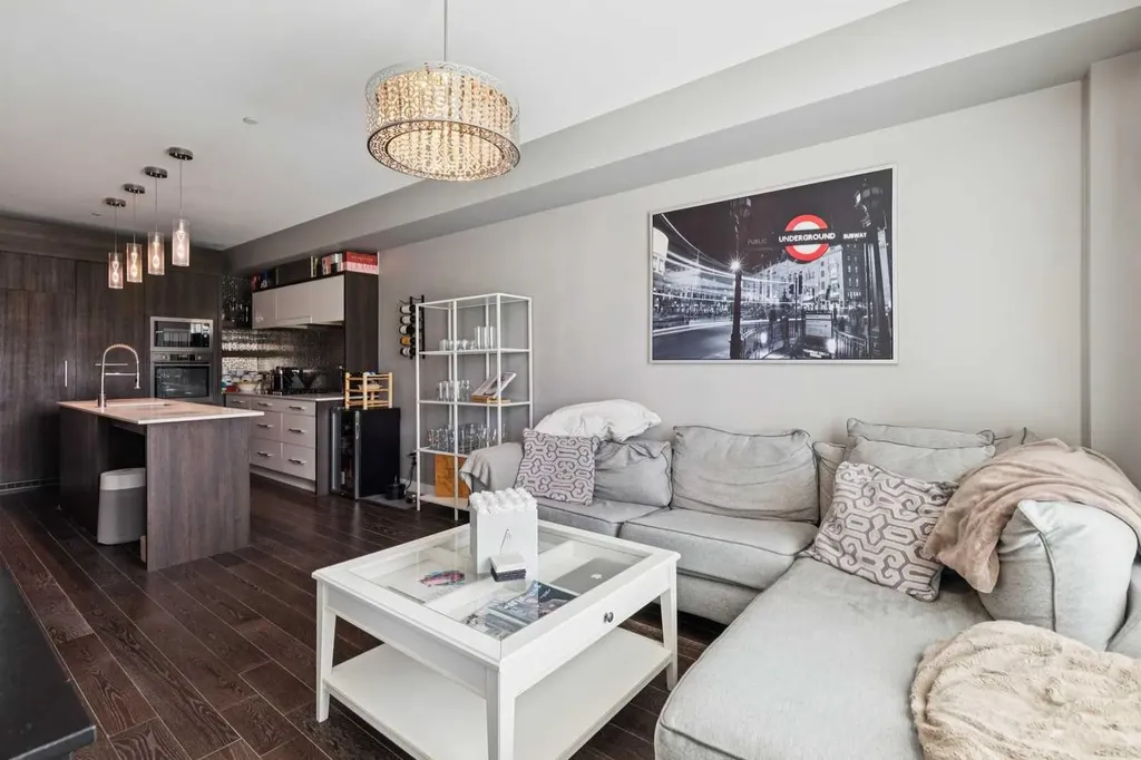 119 19 Street NW Calgary AB T2N2S7
