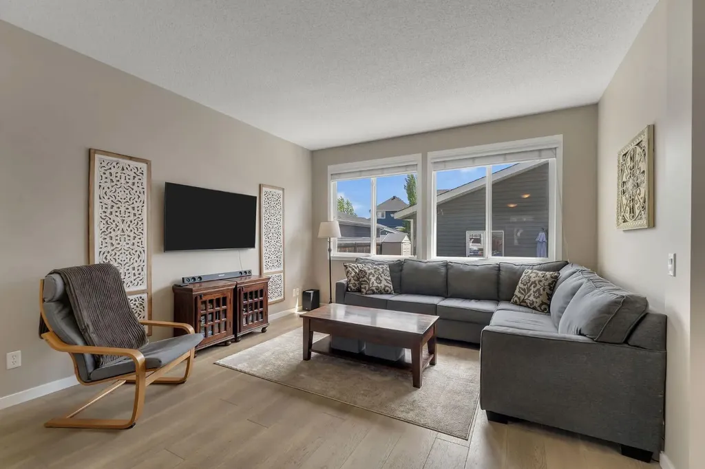 27 River Heights Crescent Cochrane AB T4C 0J3