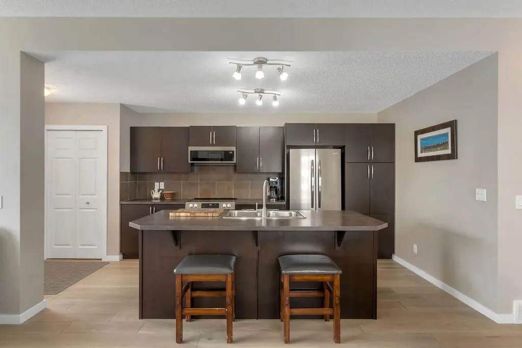 27 River Heights Crescent Cochrane AB T4C 0J3