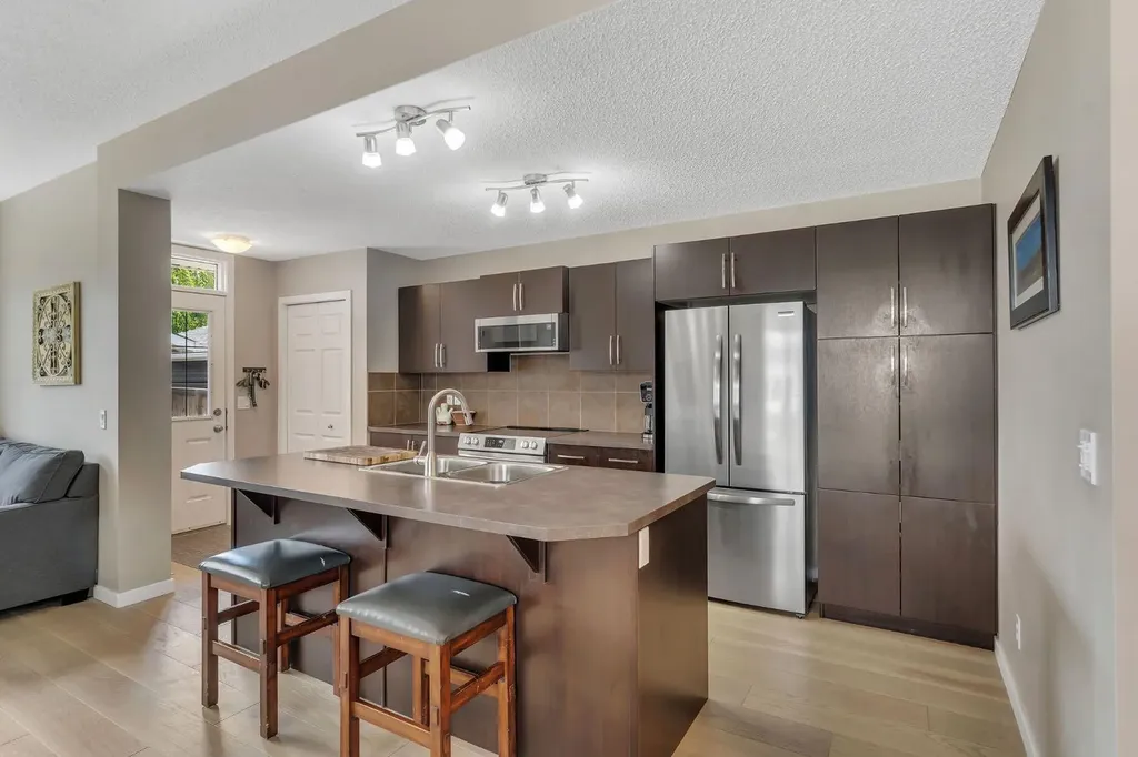 27 River Heights Crescent Cochrane AB T4C 0J3