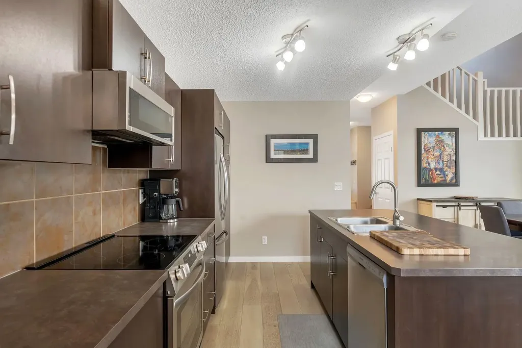 27 River Heights Crescent Cochrane AB T4C 0J3