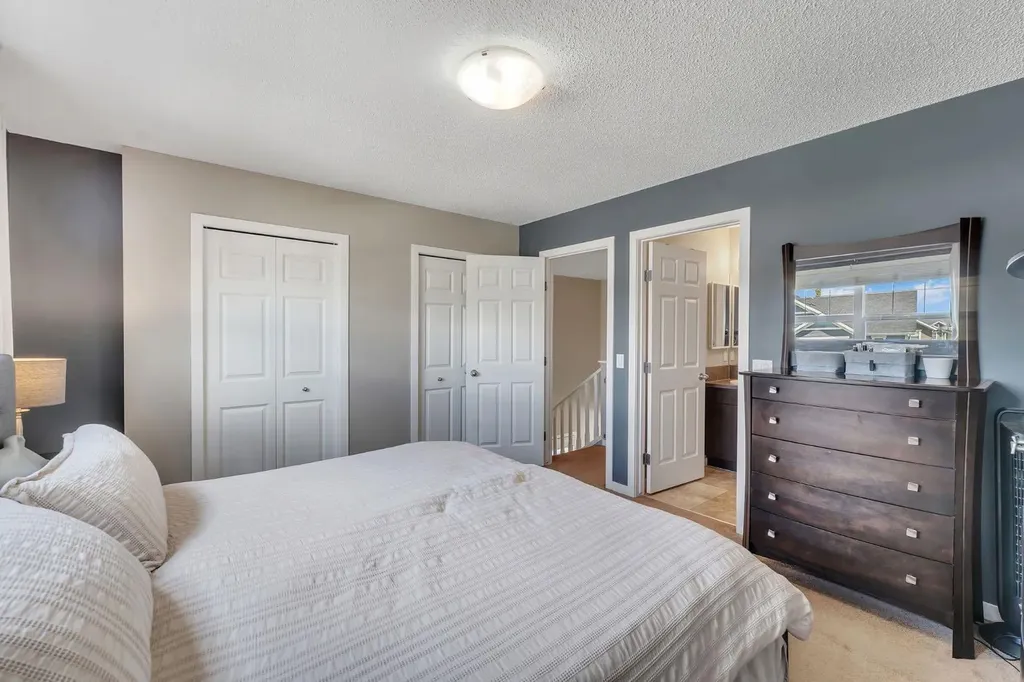 27 River Heights Crescent Cochrane AB T4C 0J3