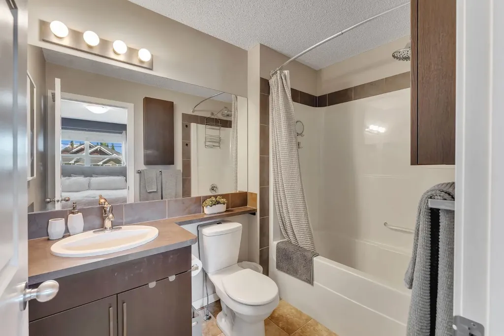 27 River Heights Crescent Cochrane AB T4C 0J3