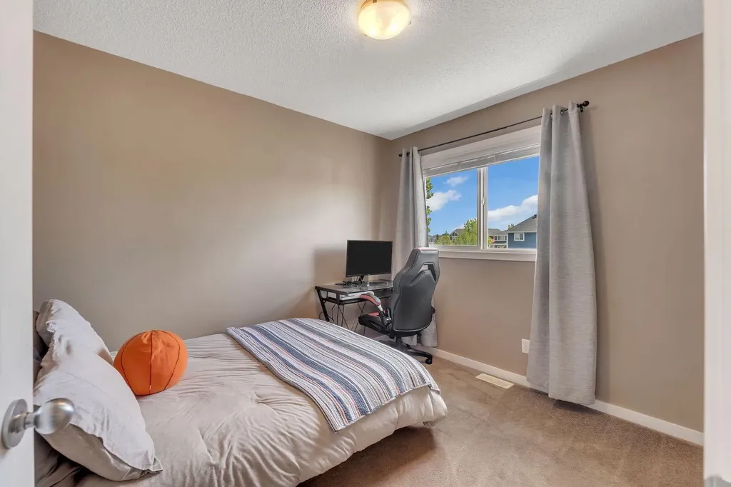 27 River Heights Crescent Cochrane AB T4C 0J3
