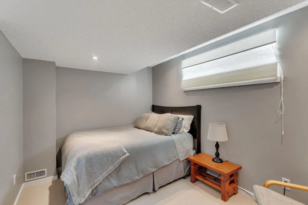27 River Heights Crescent Cochrane AB T4C 0J3