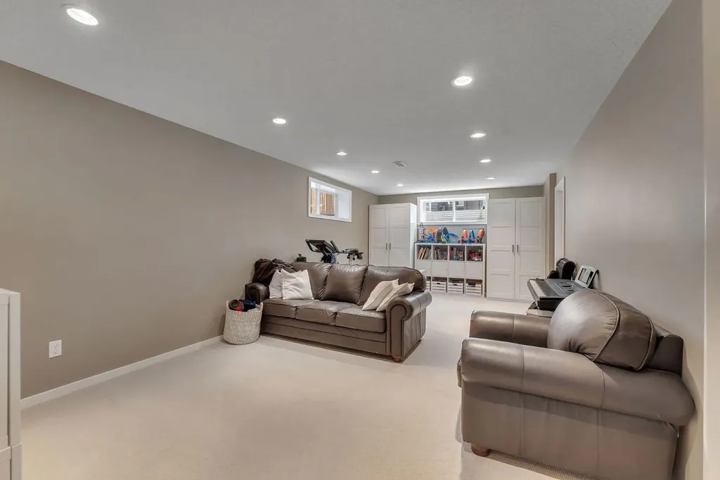 27 River Heights Crescent Cochrane AB T4C 0J3