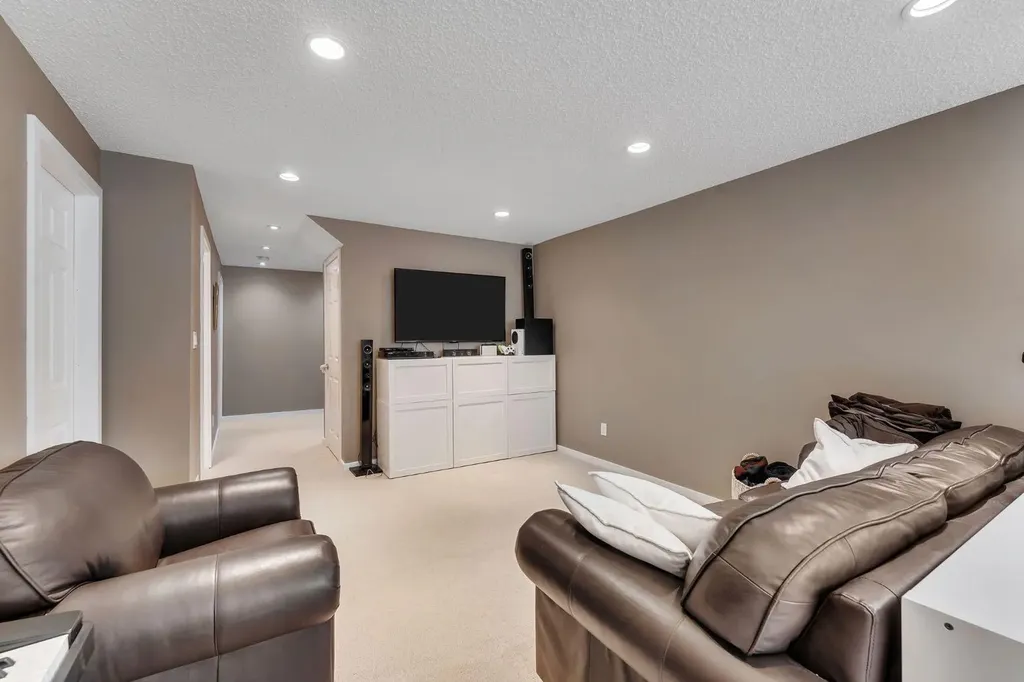 27 River Heights Crescent Cochrane AB T4C 0J3