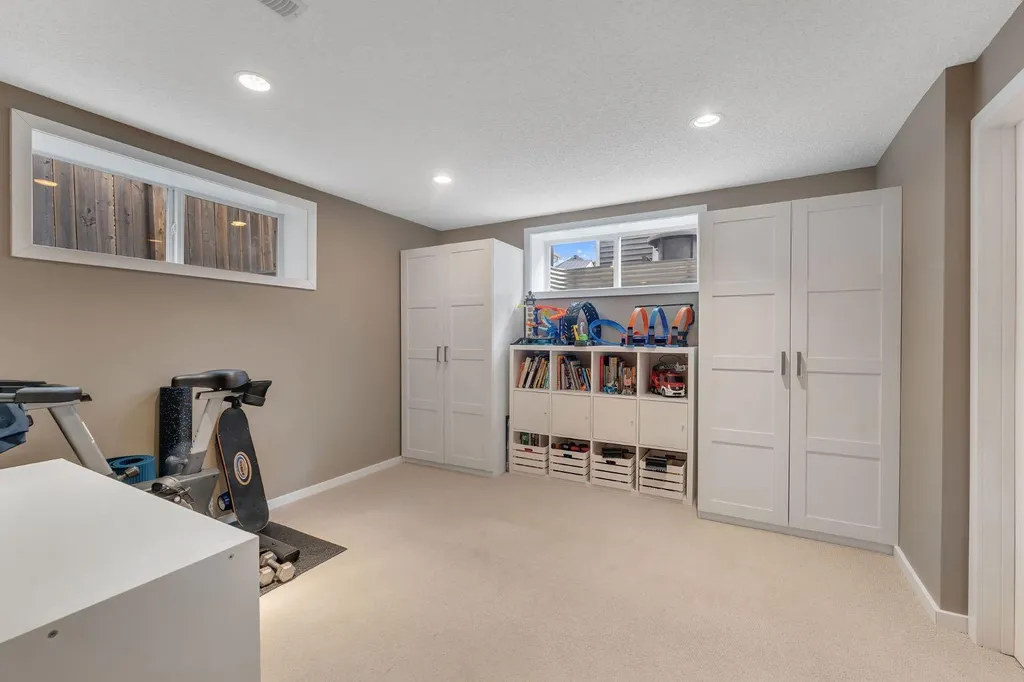 27 River Heights Crescent Cochrane AB T4C 0J3