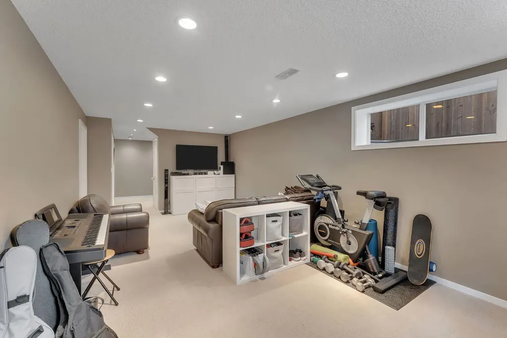 27 River Heights Crescent Cochrane AB T4C 0J3