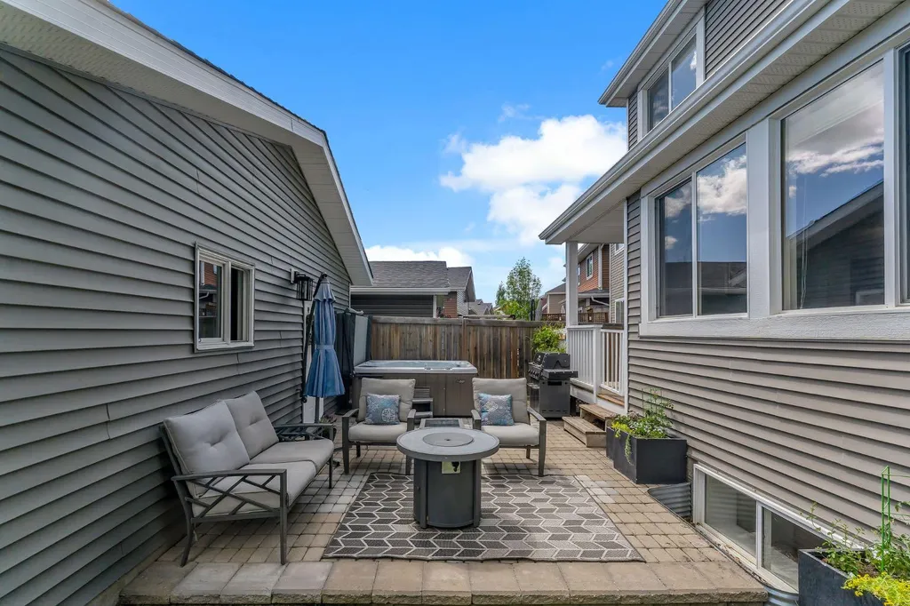 27 River Heights Crescent Cochrane AB T4C 0J3