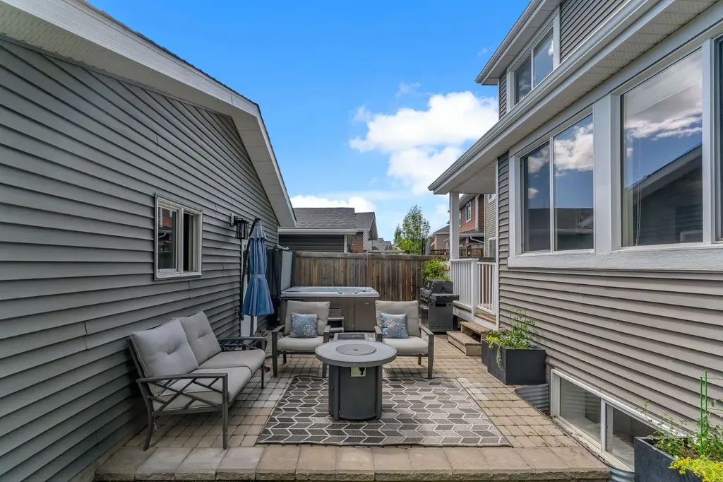 27 River Heights Crescent Cochrane AB T4C 0J3