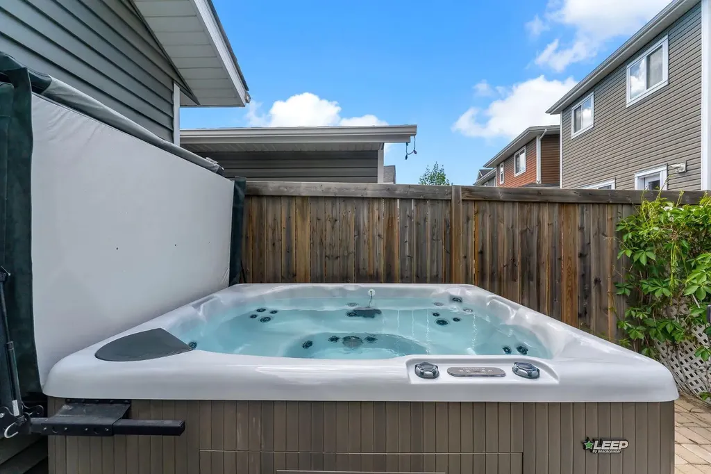 27 River Heights Crescent Cochrane AB T4C 0J3