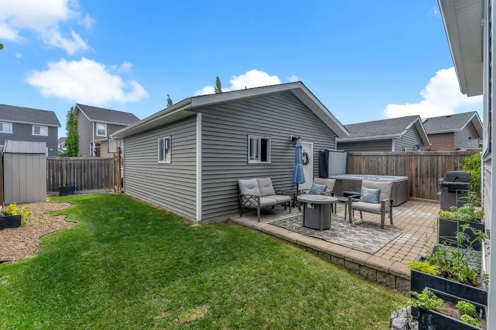 27 River Heights Crescent Cochrane AB T4C 0J3